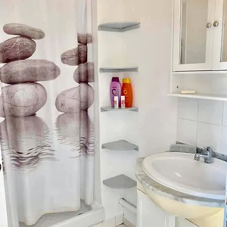 Avec Jacuzzi A La Ciotat, 48m² 아파트 라시오타