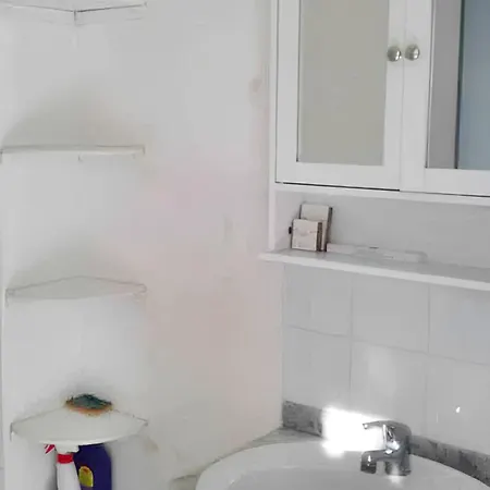 Avec Jacuzzi A La Ciotat, 48m² アパート